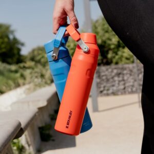 Lightweight water bottles